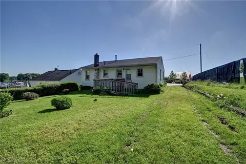Exterior - 2123 Clearview Ave NW, Canton, OH 44708 photo 2 of 4
