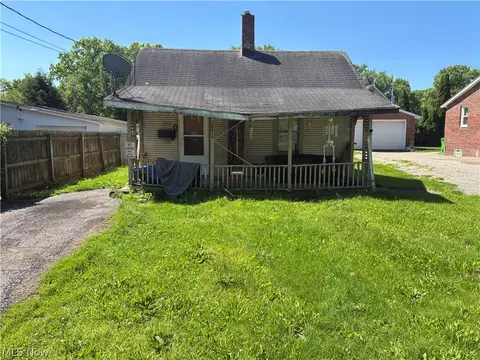2512 42nd St NW, Canton, OH 44709