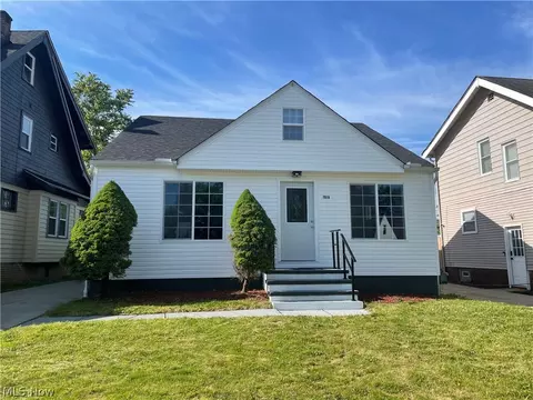 7915 Snow Rd, Parma, OH 44129