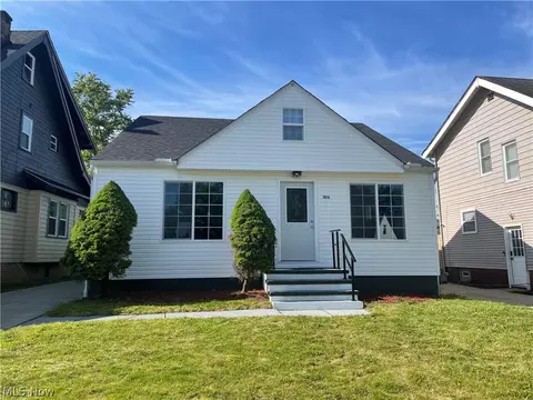 7915 Snow Rd, Parma, OH 44129