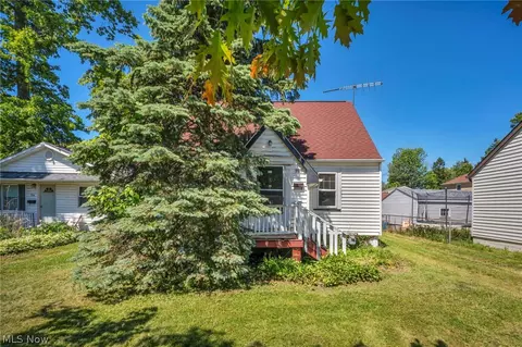 718 E 343rd St, Eastlake, OH 44095