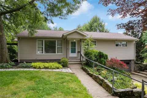 1254 Cherry Ln, Uniontown, OH 44685