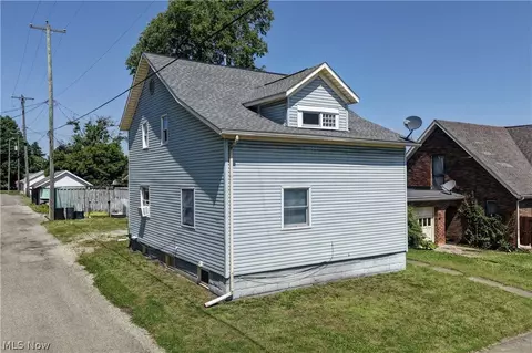 110 8th St SW, New Philadelphia, OH 44663