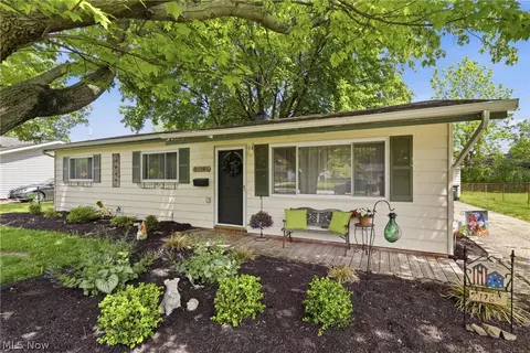 24264 Fairlawn Dr, North Olmsted, OH 44070