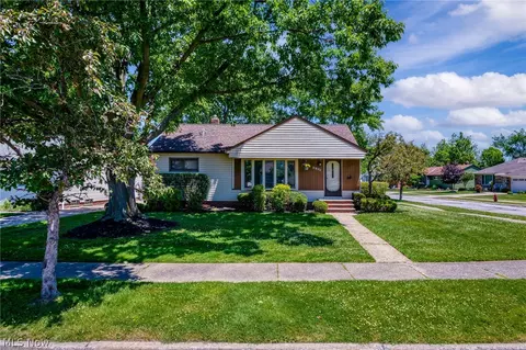 1759 Chelmsford Rd, Mayfield Heights, OH 44124