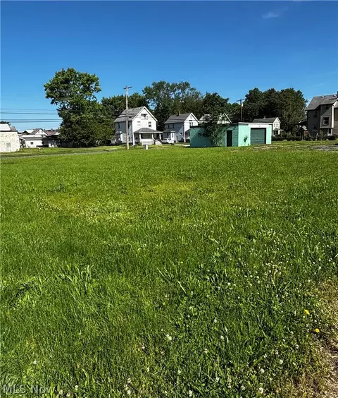 137 Wood Ave, Niles, OH 44446