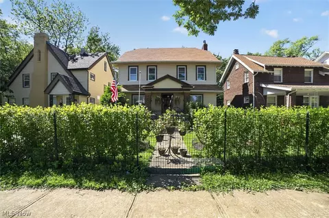 1066 Nela View Rd, Cleveland Heights, OH 44112