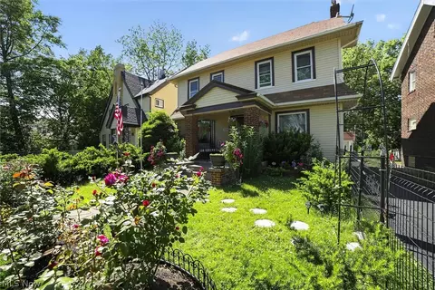 1066 Nela View Rd, Cleveland Heights, OH 44112