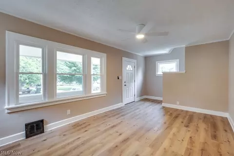 Living - 925 E 224th St, Euclid, OH 44123 photo 1 of 5