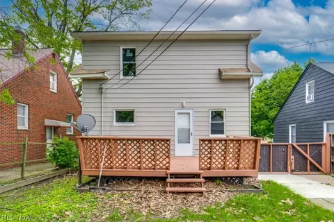 Exterior - 925 E 224th St, Euclid, OH 44123 photo 2 of 4