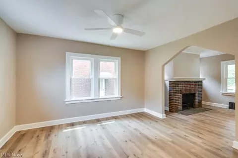 925 E 224th St, Euclid, OH 44123 photo 8