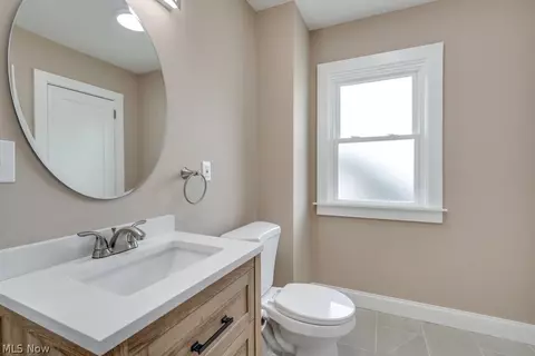 925 E 224th St, Euclid, OH 44123 photo 17