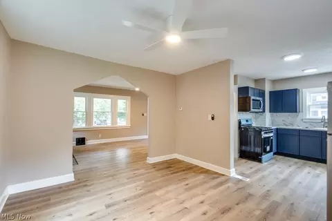 Entry Way - 925 E 224th St, Euclid, OH 44123 photo 1 of 3