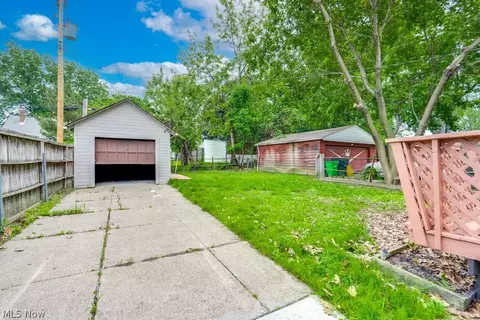 Exterior - 925 E 224th St, Euclid, OH 44123 photo 4 of 4