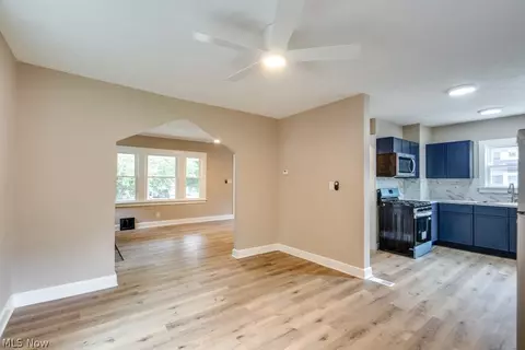 925 E 224th St, Euclid, OH 44123 photo 9