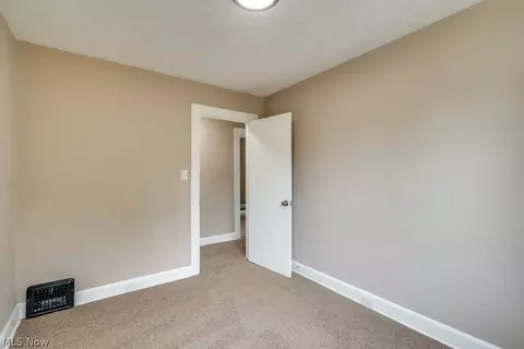 Bedroom - 925 E 224th St, Euclid, OH 44123 photo 3 of 8