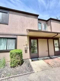 26653 Lake Of The Falls Blvd, Olmsted Falls, OH 44138