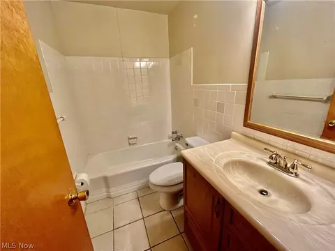 Bath - 501 Edison St, Struthers, OH 44471 photo 1 of 2