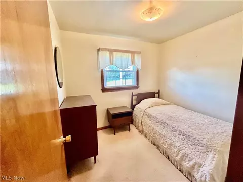 Bedroom - 501 Edison St, Struthers, OH 44471 photo 2 of 3