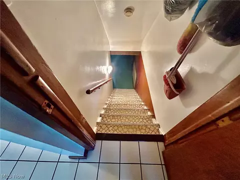 Entry Way - 501 Edison St, Struthers, OH 44471 photo 2 of 2