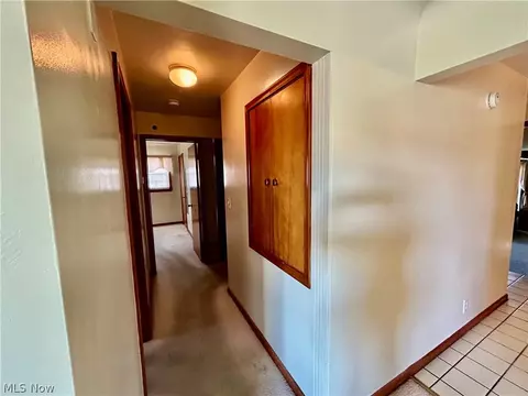Entry Way - 501 Edison St, Struthers, OH 44471 photo 1 of 2