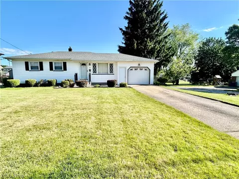 501 Edison St, Struthers, OH 44471
