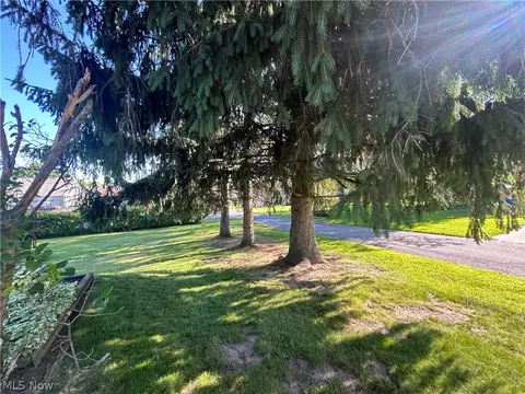Exterior - 501 Edison St, Struthers, OH 44471 photo 4 of 6