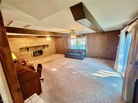 Living - 501 Edison St, Struthers, OH 44471 photo 2 of 3