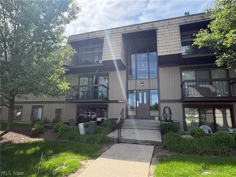 9610 Cove Dr #13B, North Royalton, OH 44133