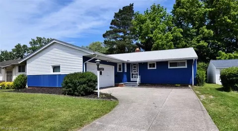 20685 Alameda Pkwy, Highland Hills, OH 44128