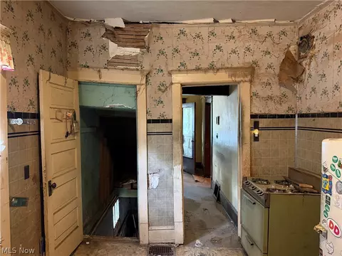 Entry Way - 29 E 9th St, Ashland, OH 44805 photo 3 of 3