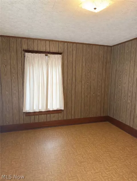 Bedroom - 29 E 9th St, Ashland, OH 44805 photo 2 of 5