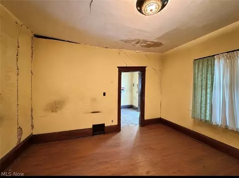 Living - 29 E 9th St, Ashland, OH 44805 photo 1 of 1