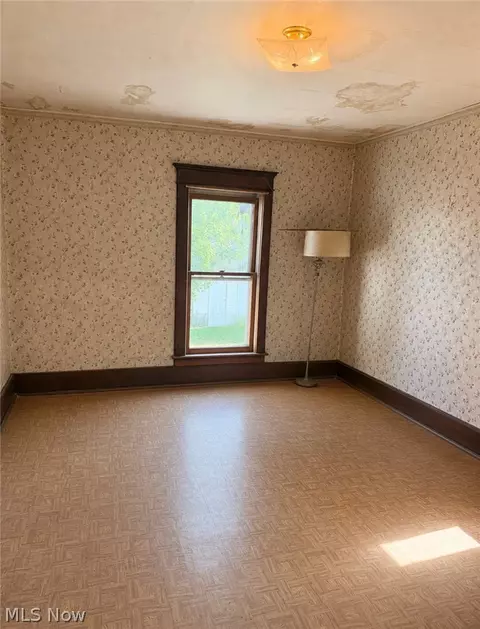 Bedroom - 29 E 9th St, Ashland, OH 44805 photo 3 of 5
