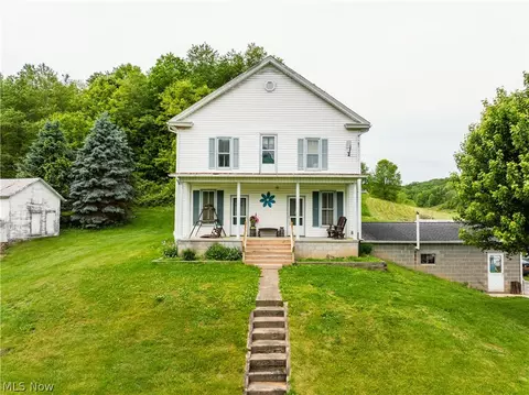 6587 Barkley Rd, Uhrichsville, OH 44683