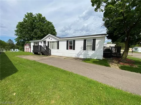 150 Rolling Acres Cir W, Massillon, OH 44647