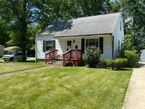2378 Linda Dr NW, Warren, OH 44485