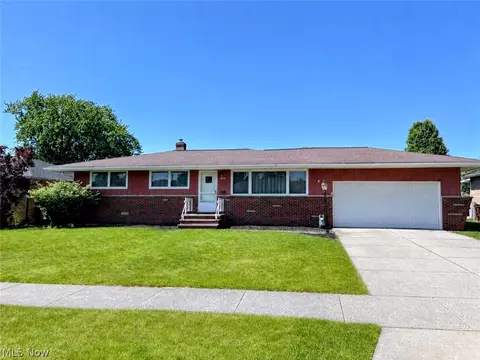 8320 Banner Ln, Parma, OH 44129