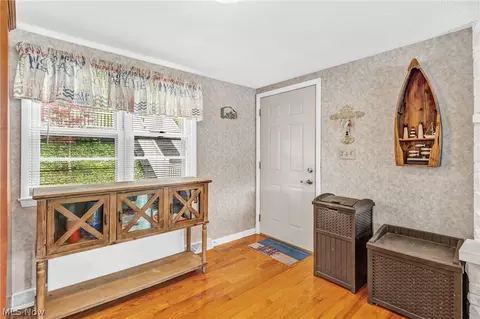 Entry Way - 426 E Mohawk Dr, Malvern, OH 44644 photo 1 of 3