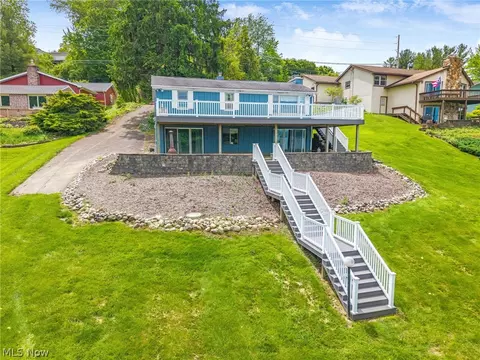 426 E Mohawk Dr, Malvern, OH 44644