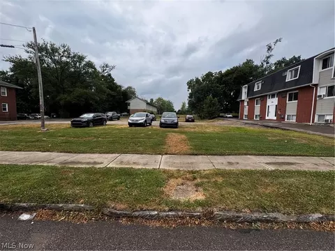 444 Sumner St, Akron, OH 44304 photo 5