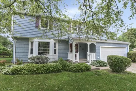 367 Bar Harbor Dr, Bay Village, OH 44140