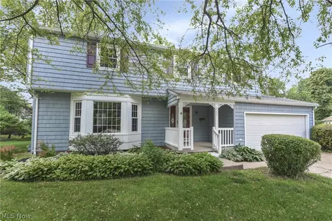 367 Bar Harbor Dr, Bay Village, OH 44140