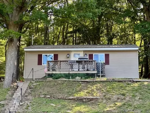 44 Moores Ln, New Cumberland, WV 26047