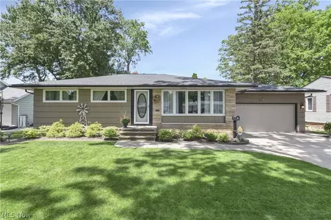 22720 Sycamore Dr, Fairview Park, OH 44126
