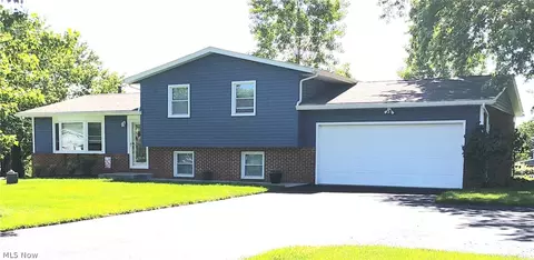 13299 Carnation Ave NW, Hartville, OH 44632