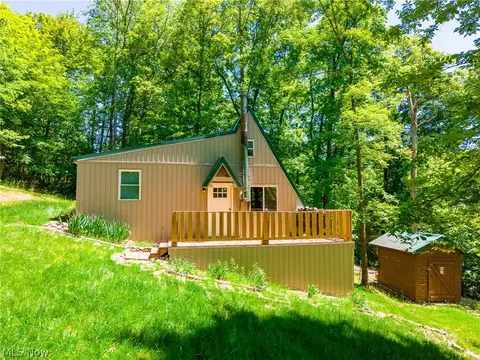 6257 Caddy Rd SW, Bowerston, OH 44695