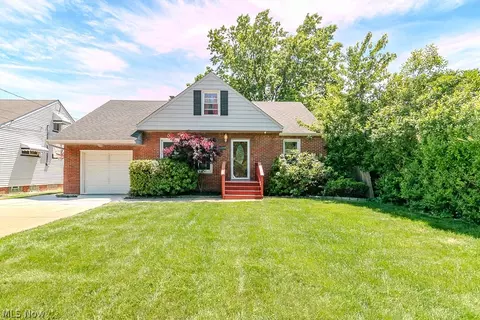 26200 Parklane Dr, Euclid, OH 44132