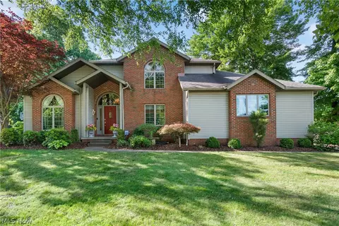 1938 Fairway Dr, Uniontown, OH 44685