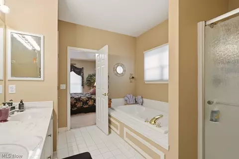 Bath - 593 Brookstone Ct, Copley, OH 44321 photo 3 of 5